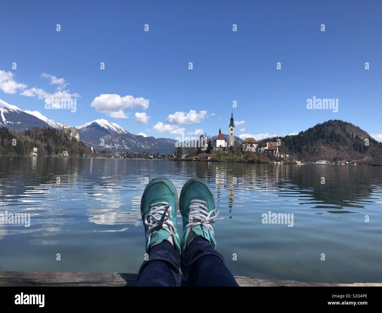 Genießen Sie den Augenblick in der See von Bled Stockfoto