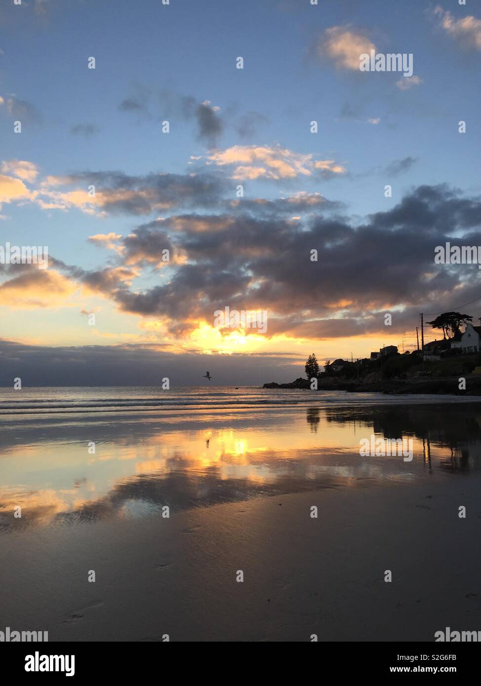 Sonnenaufgang am Strand von Fish Hoek Stockfoto