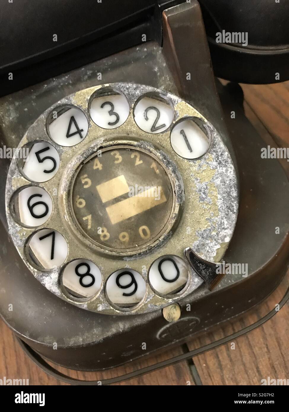 Altes Telefon mit Wählscheibe Stockfoto