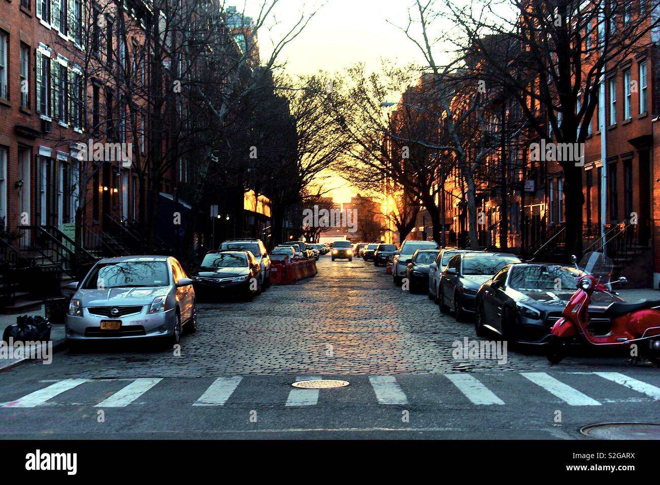 New York Street bei Sonnenuntergang Stockfoto