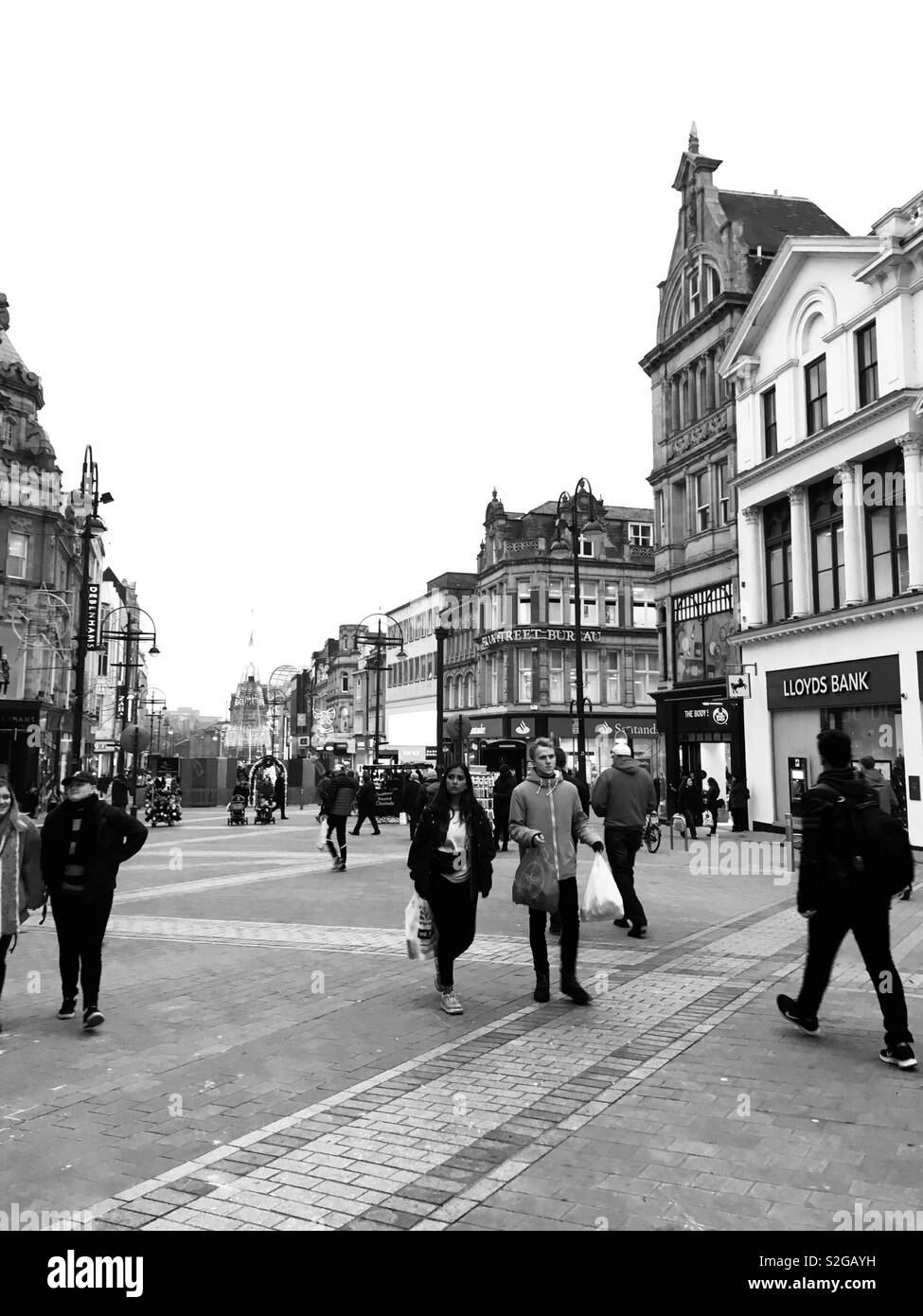 Weihnachten Kunden im Zentrum der Stadt Leeds, Yorkshire, Vereinigtes Königreich Stockfoto