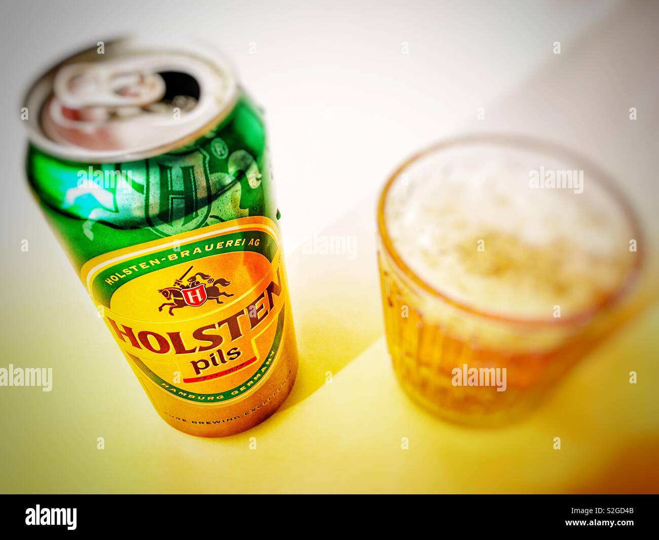 Holsten Pilsener Bier - Smartphone-aufgenommenes Stockfoto