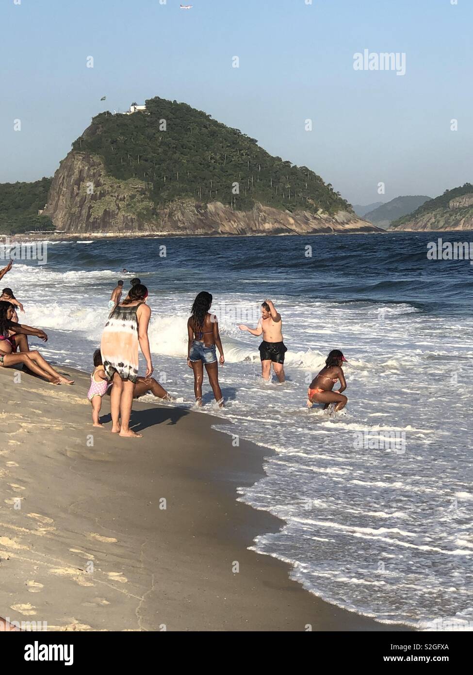 Tag der Familie am Rio Strand Stockfoto