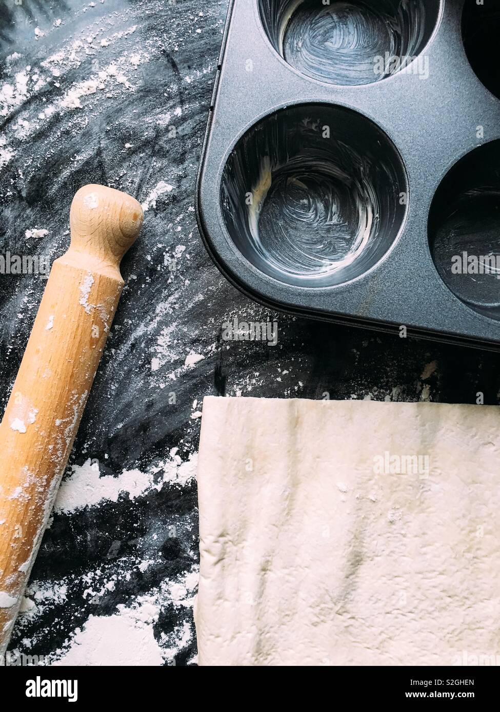 Herstellung von Gebäck Fällen - Smartphone-aufgenommenes Stockfoto