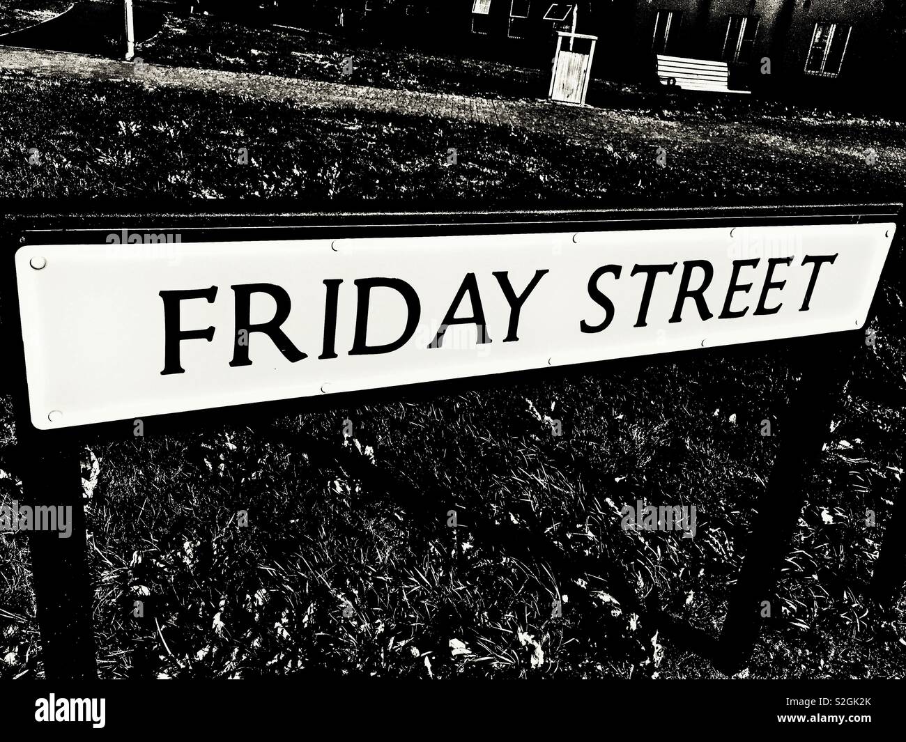 Schwarze und weiße Rendering von einer Straße mit Namen, Freitag Straße. Konzept. Metapher für das Ende der Woche. Das Wochenende ist hier. Stockfoto