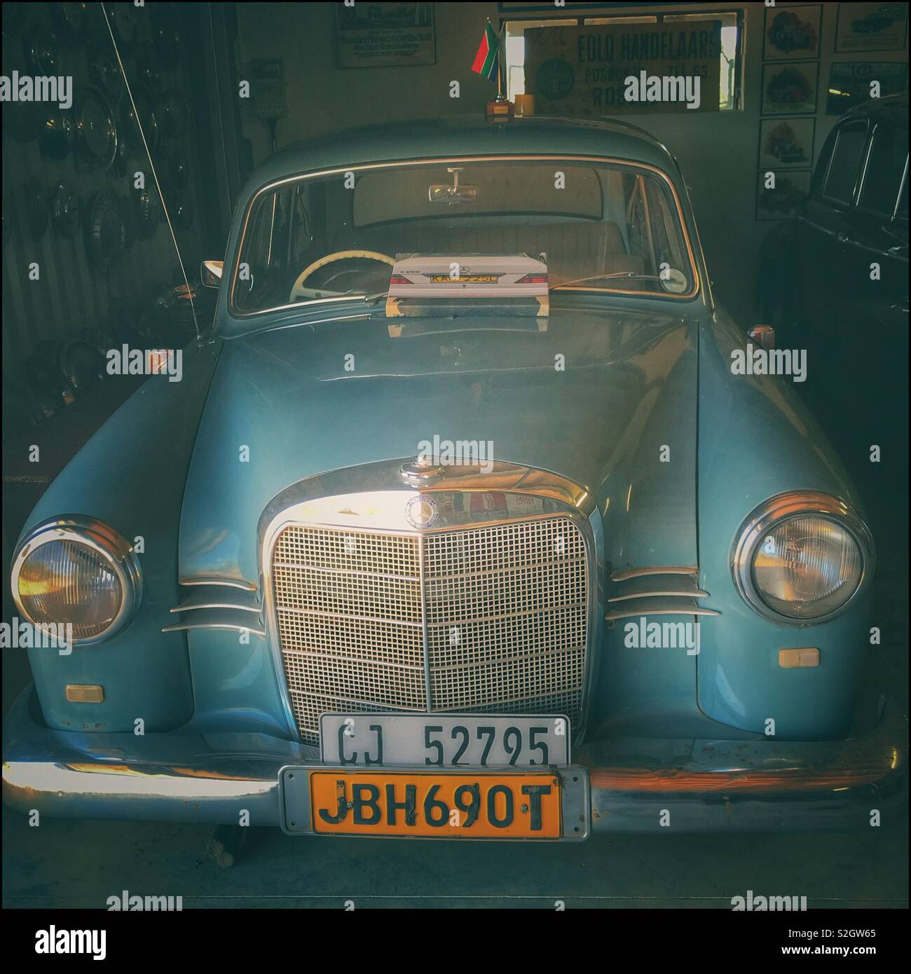 Oldtimer in Toeka Windmeul Stoor in der Nähe von Paarl, Südafrika. - Smartphone-aufgenommenes Stockfoto