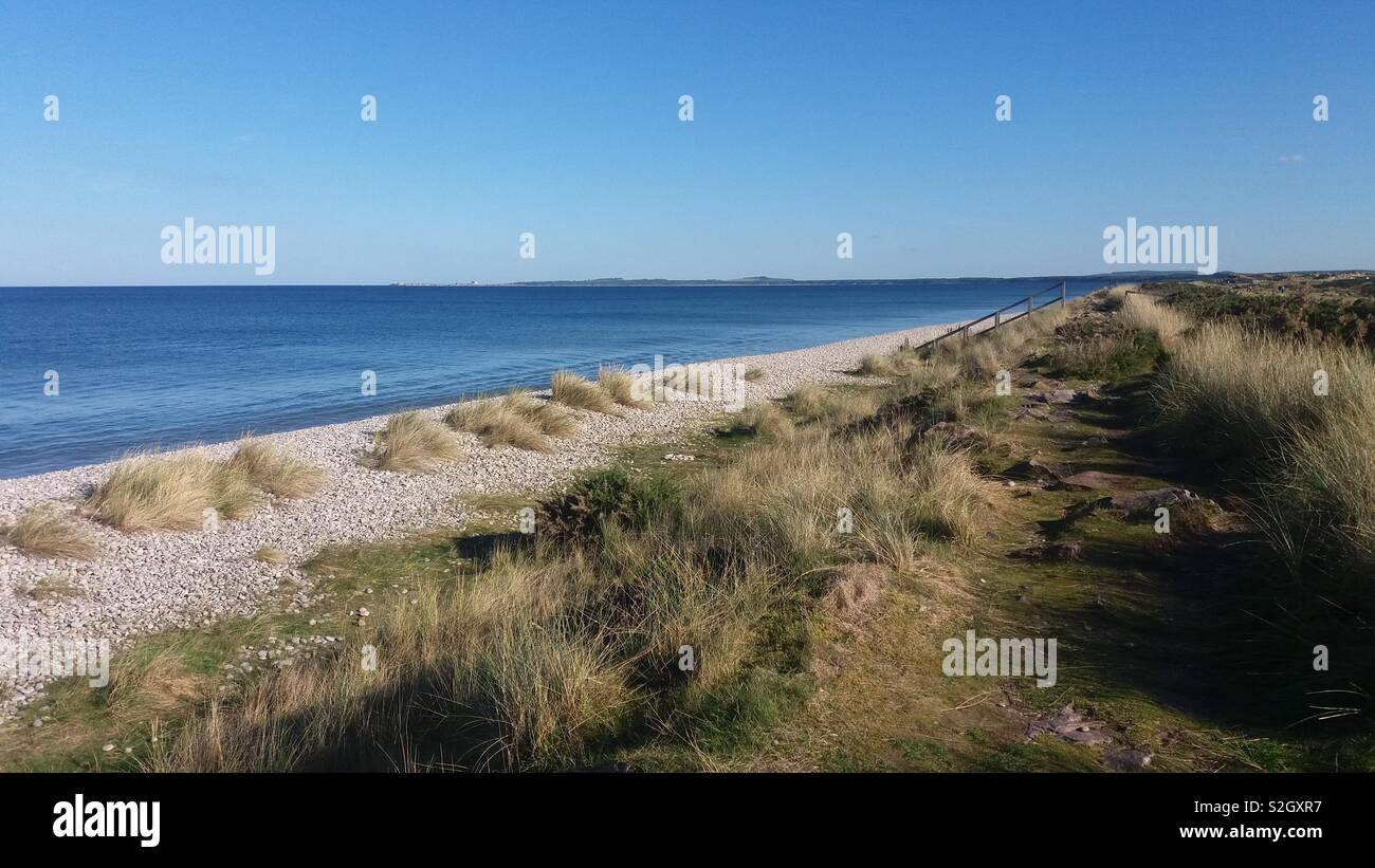 Ein schöner Tag am Strand Findhorn in Schottland. Friedliche... niemand anderes über. Stockfoto