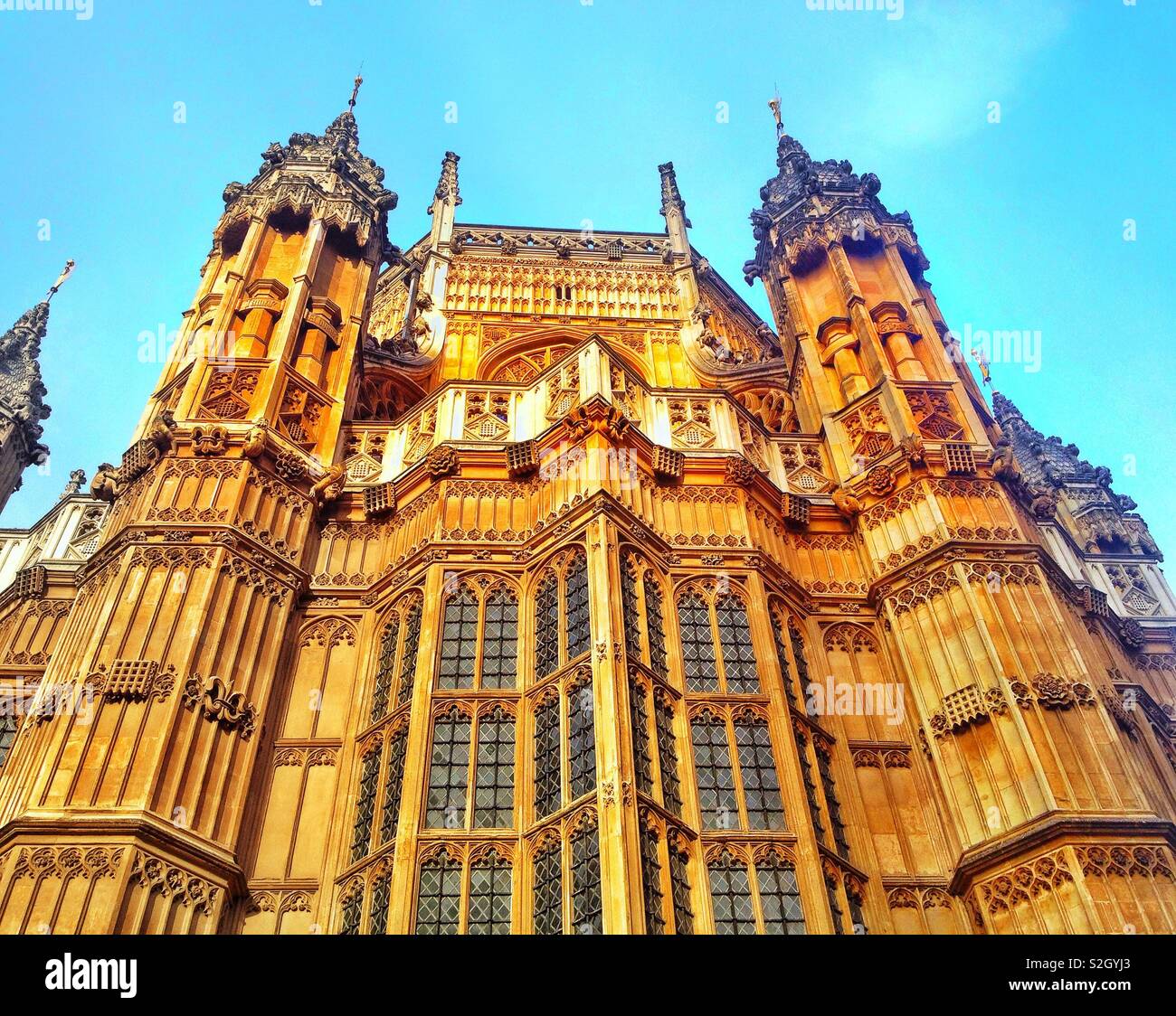 Detail der beeindruckenden gotischen Architektur der Henry VII Marienkapelle von Westminster Abbey in London, England Stockfoto