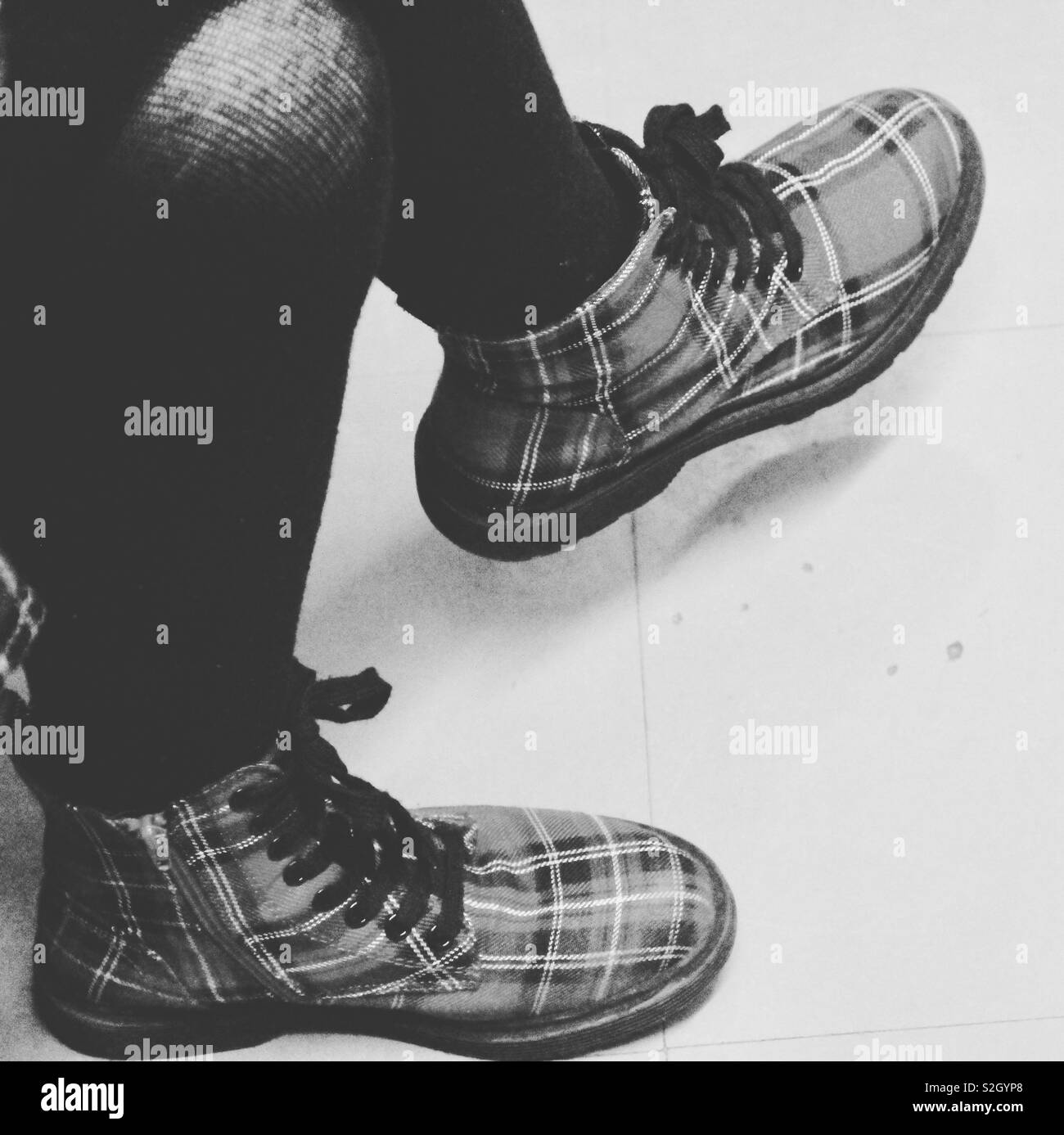 Retro Punk Rock Tartan Schuhe Stockfoto