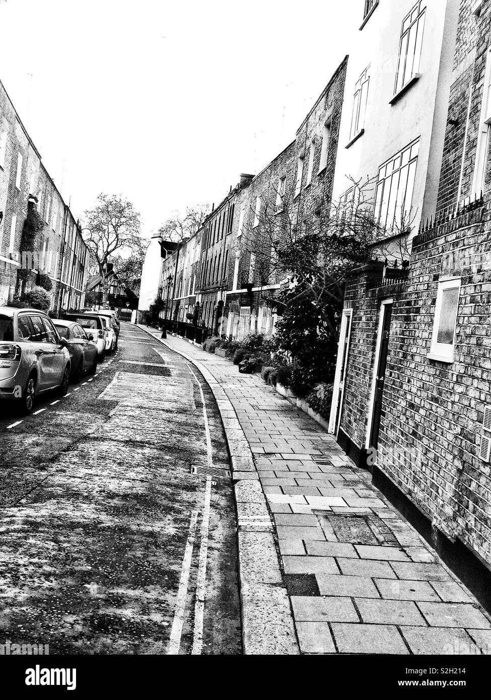 Eine einsame Seitenstraße in London, England Stockfoto