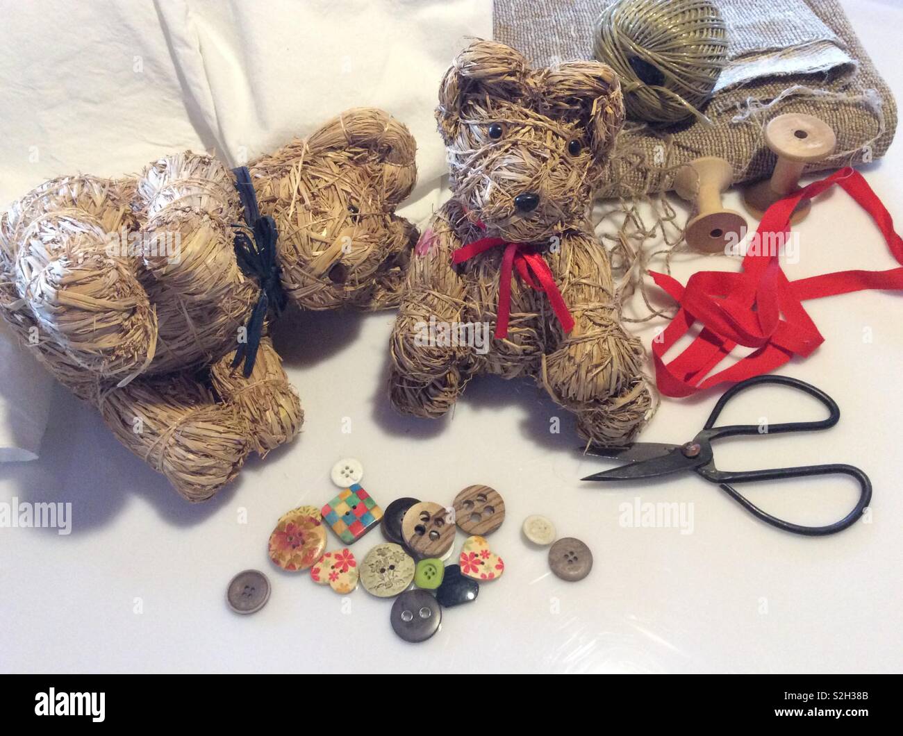 Handgemachte Teddys aus Stroh und packthread Stockfoto
