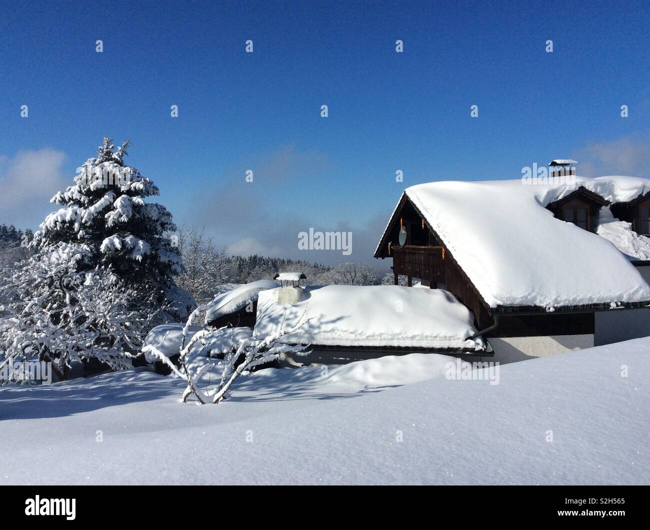 Haus mit Blick im winter wonderland Bayerischer Wald, Deggendorf, Rusel, Niederbayern, Deutschland Stockfoto