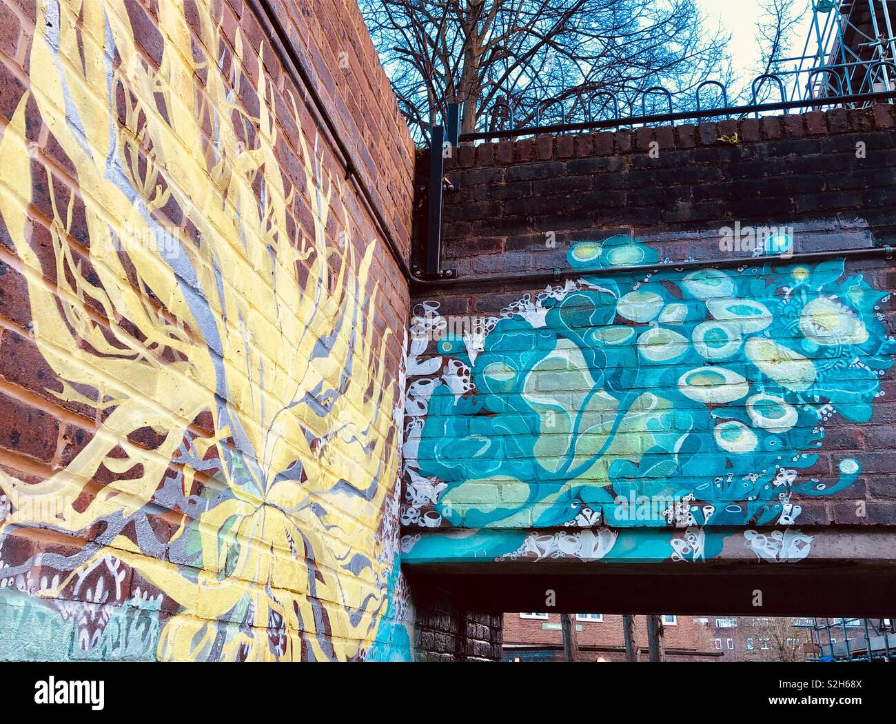 Kunst auf der Mauer im Torbogen, nördlich von London Stockfoto
