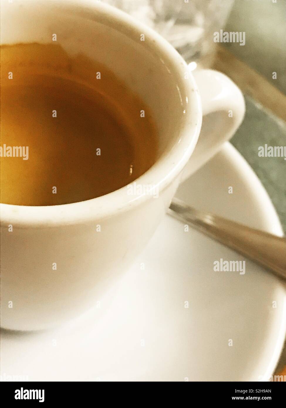 Tasse Kaffee. Schließen Sie die Ansicht. - Smartphone-aufgenommenes Stockfoto