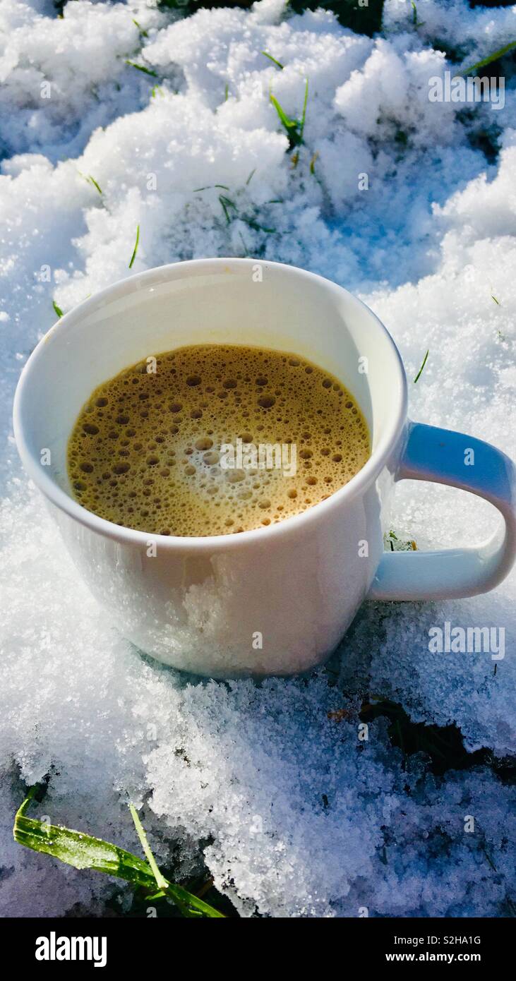 Kaffee schnee tasse -Fotos und -Bildmaterial in hoher Auflösung – Alamy