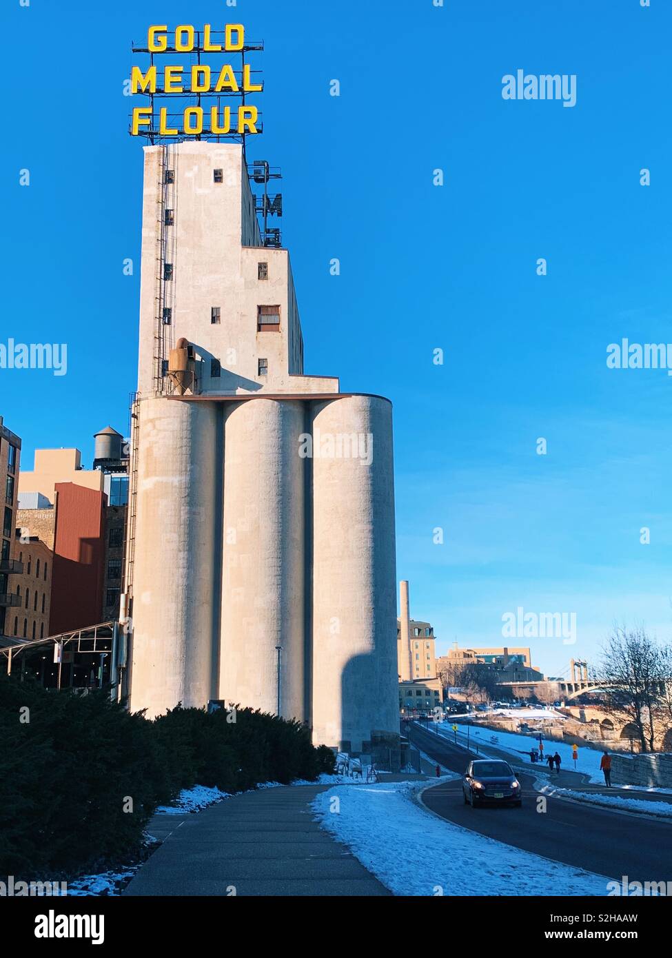 Goldmedaille Mehl Gebäude entlang des Flusses in Minneapolis, Minnesota. Stockfoto