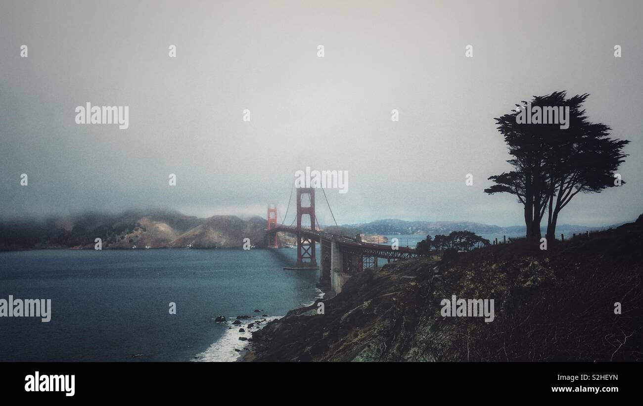 Golden Gate Brücke im Nebel Stockfoto