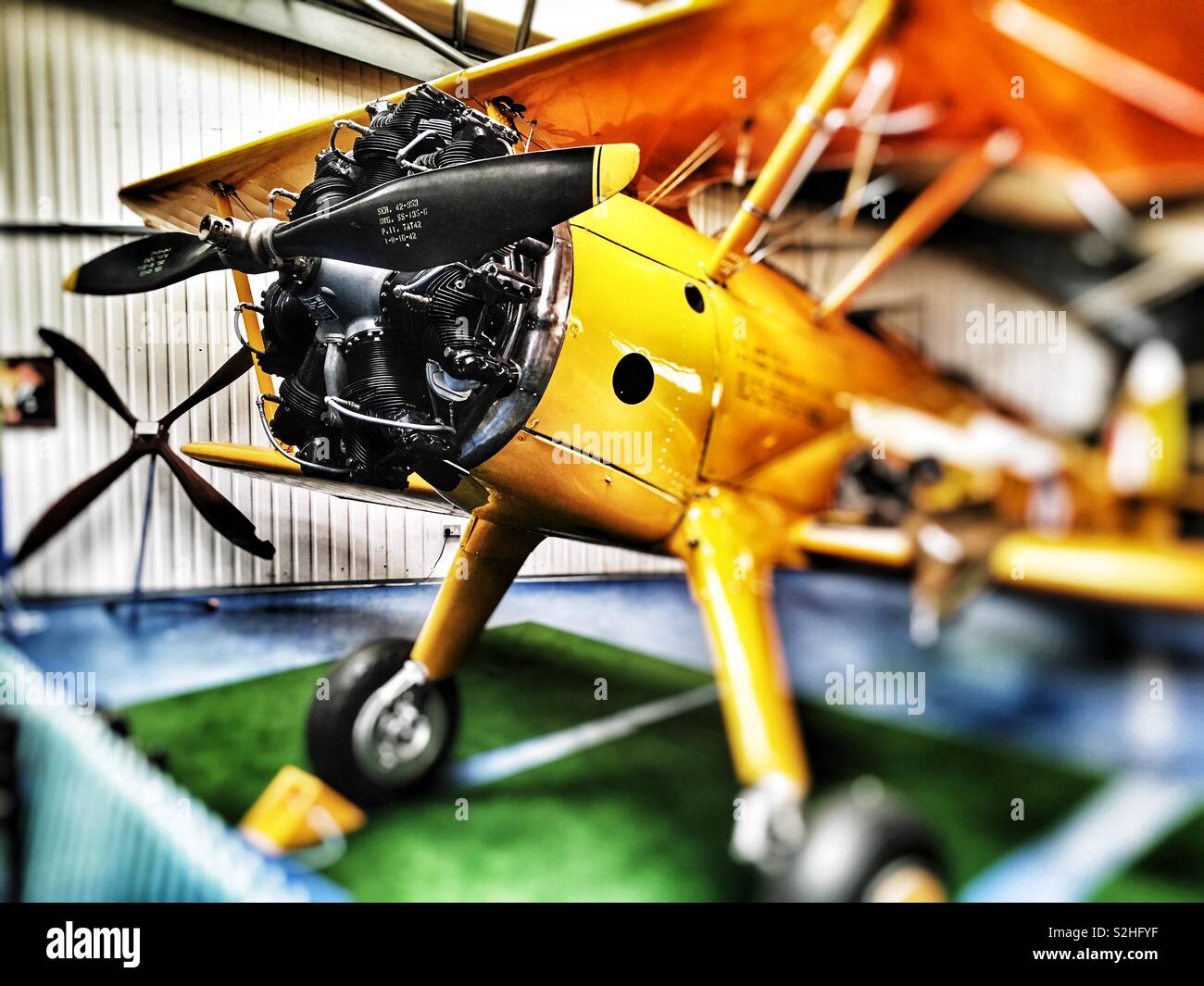 Boeing Stearman PT-27 Kaydet WW2 Doppeldecker Trainer - Smartphone-aufgenommenes Stockfoto