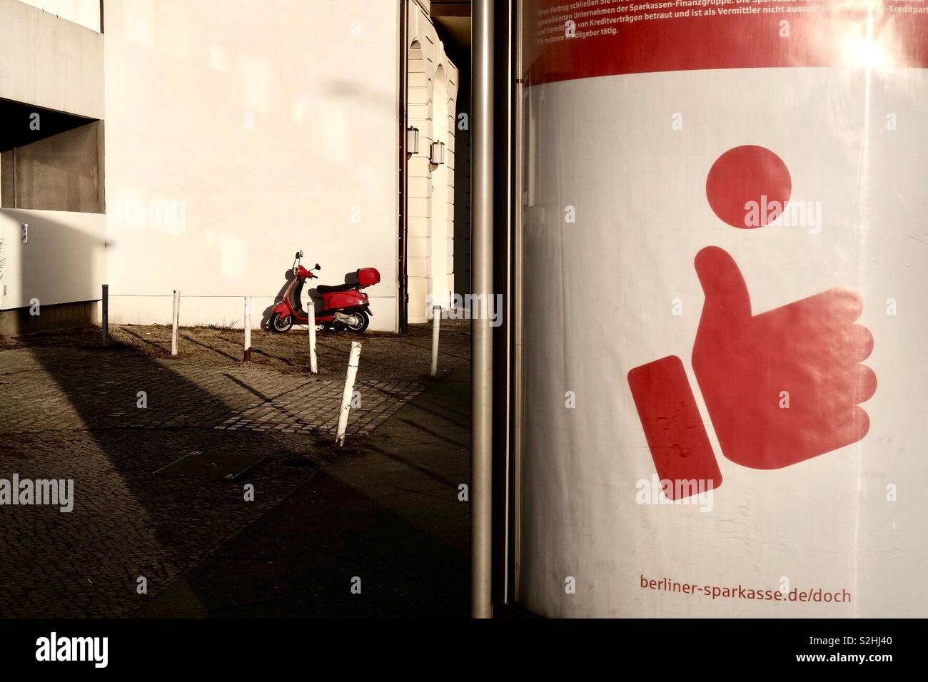 Red scooter, Berlin Stockfoto