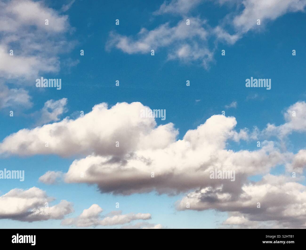 Wolken im Kent Himmel im Februar - Smartphone-aufgenommenes Stockfoto