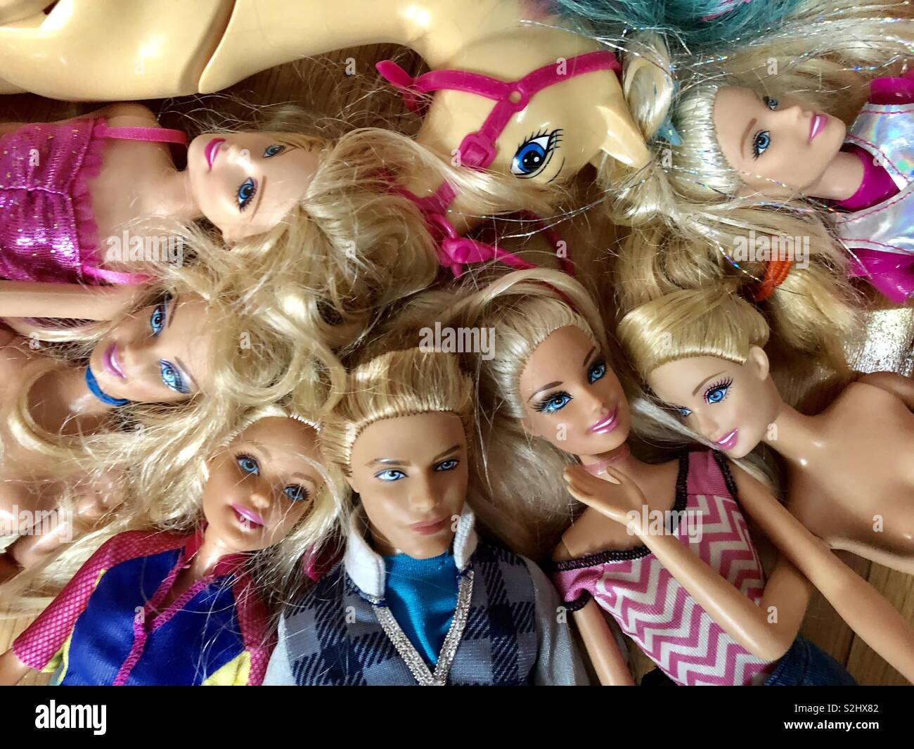 Viele Barbie Puppen mit Ken Stockfotografie - Alamy