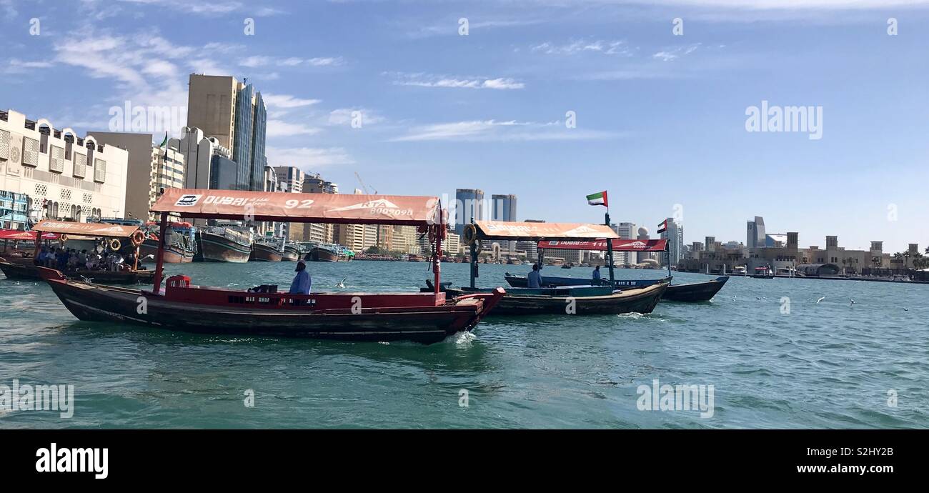 Dhow Boote auf dem Dubai Creek Stockfoto