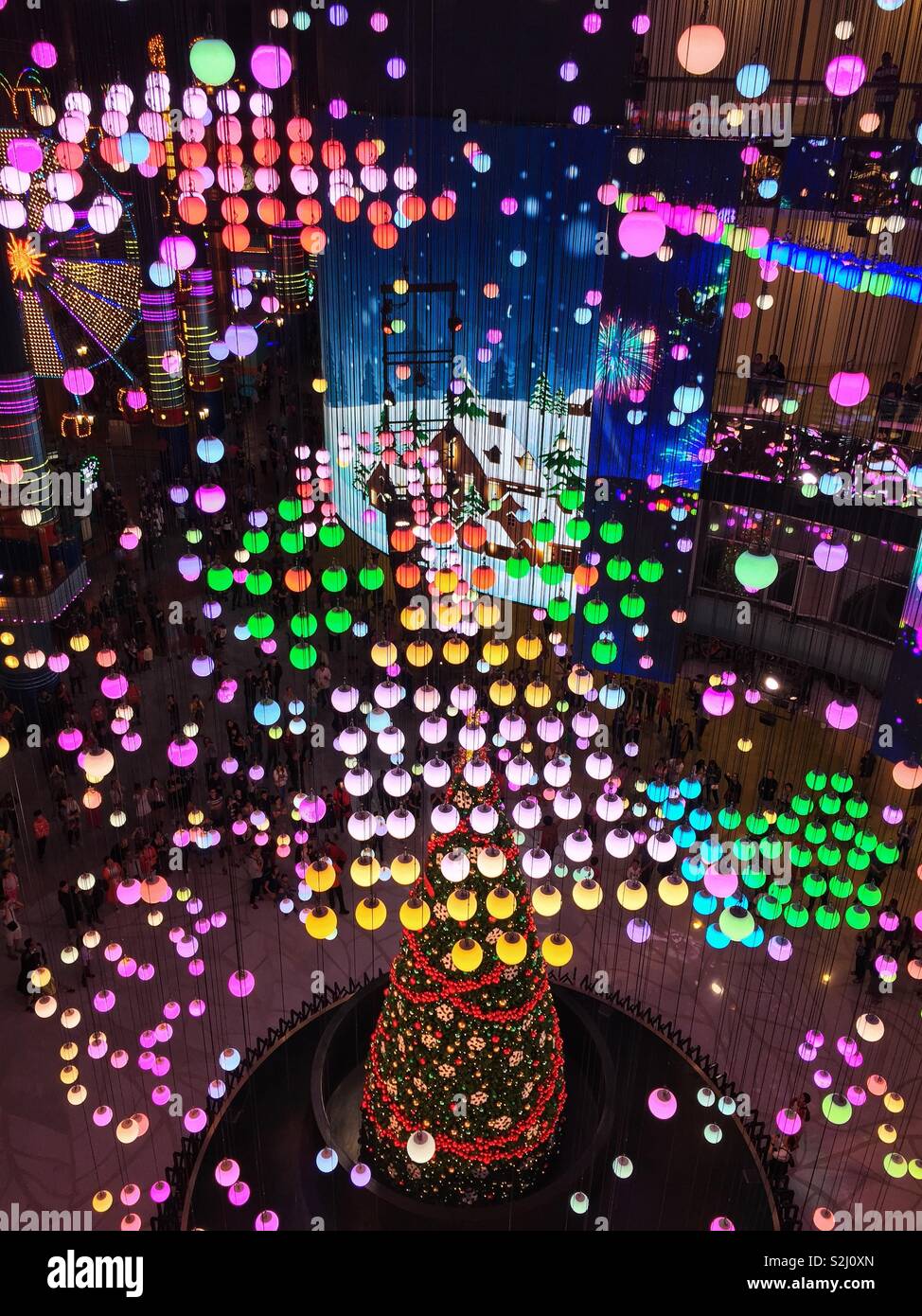 Tanzenden Lichter zeigen. - Smartphone-aufgenommenes Stockfoto
