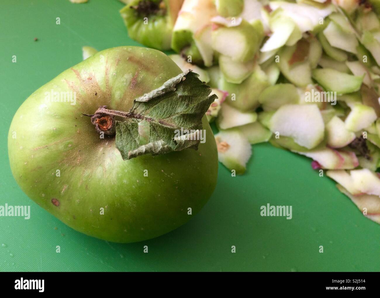 Kochen apple mit Apple Peel Stockfoto