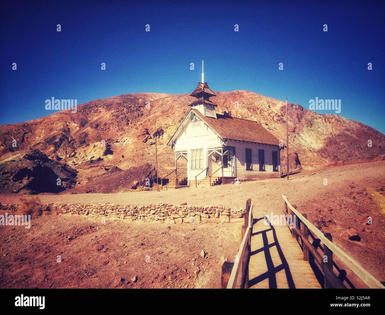 Calico Ghost Town's Schule in den Bergen Stockfoto