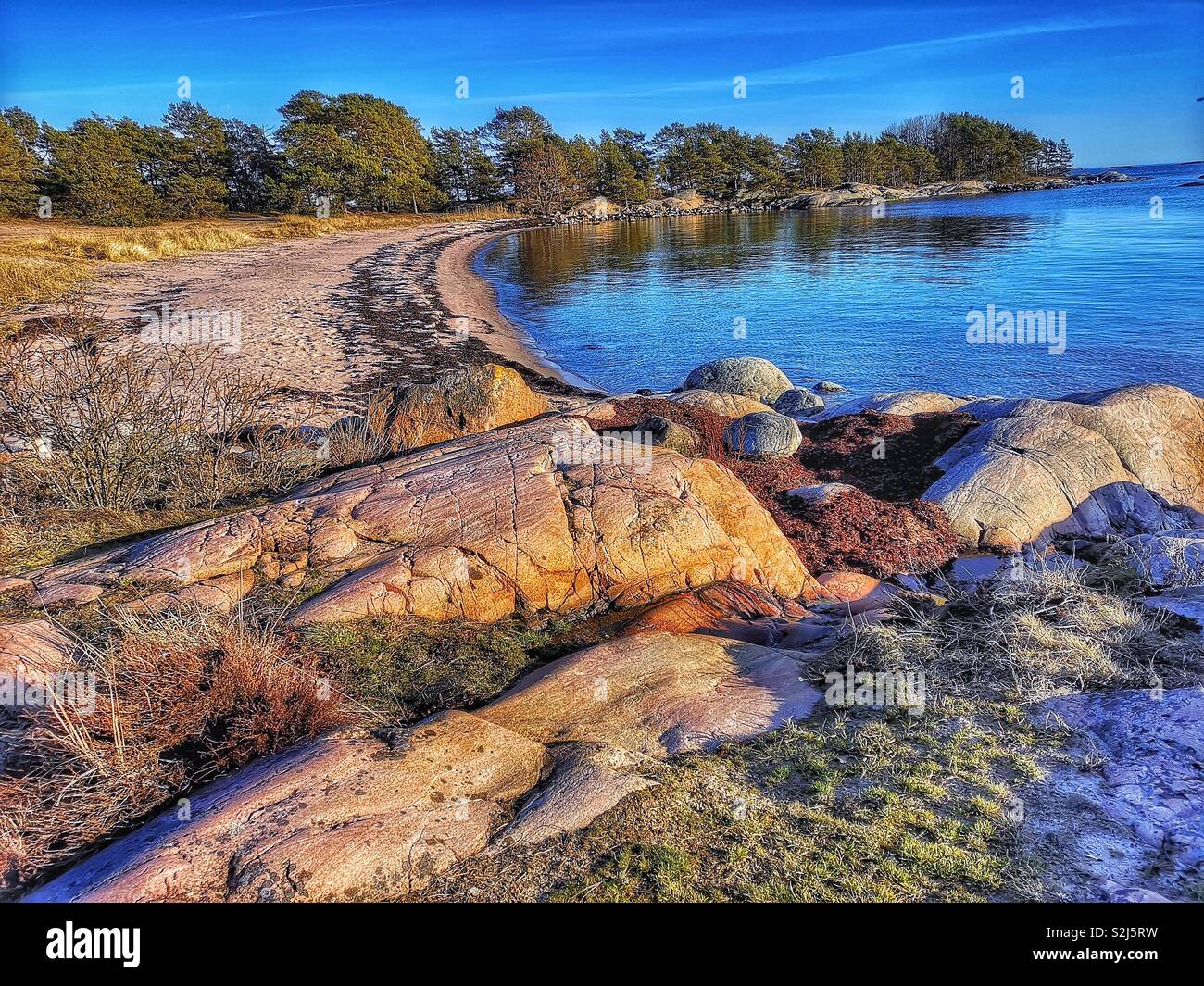 Trouville Strand, Sandhamn, Stockholmer Schären, Schweden, Skandinavien. Insel in den äußeren Schären beliebt für seine schroffen Klippen und Strände Stockfoto