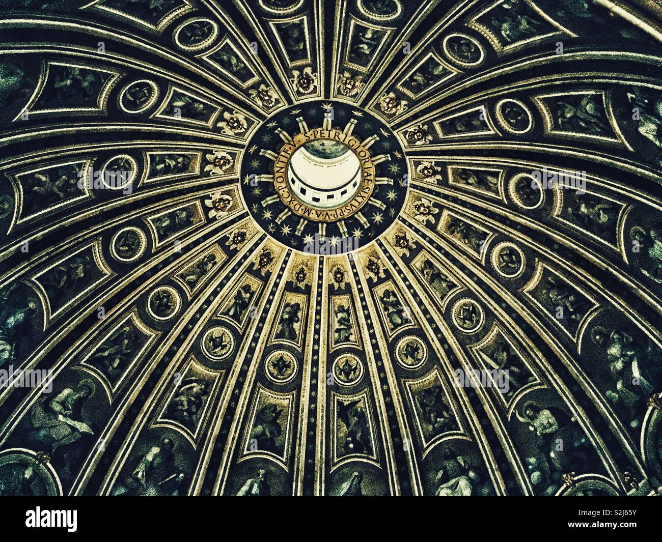 Die Kuppel des Petersdoms Stockfoto