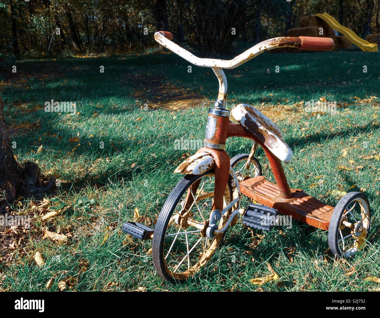 antikes-fahrrad-nostalgische-nostalgie-fotos-und-bildmaterial-in