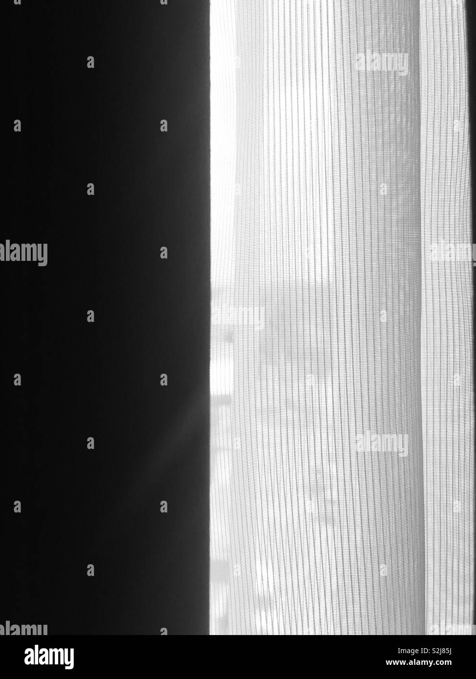 Morgen Vorhang in Schwarz und Weiß Stockfoto