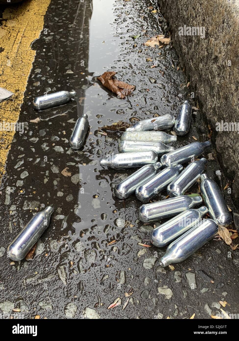 Lachgas cannisters Stockfoto