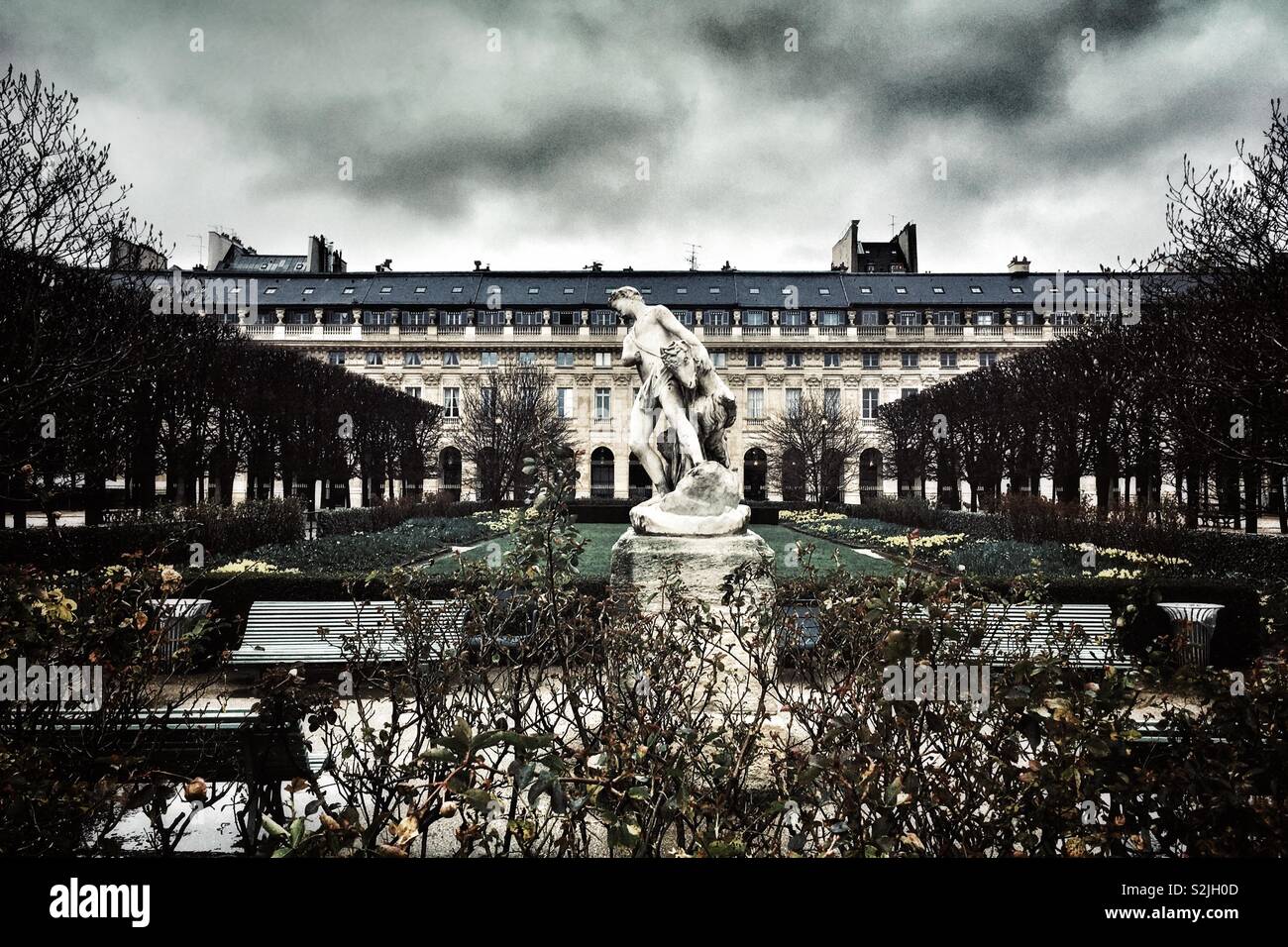 Statue im Jardin du Palais Royal, Paris Stockfoto