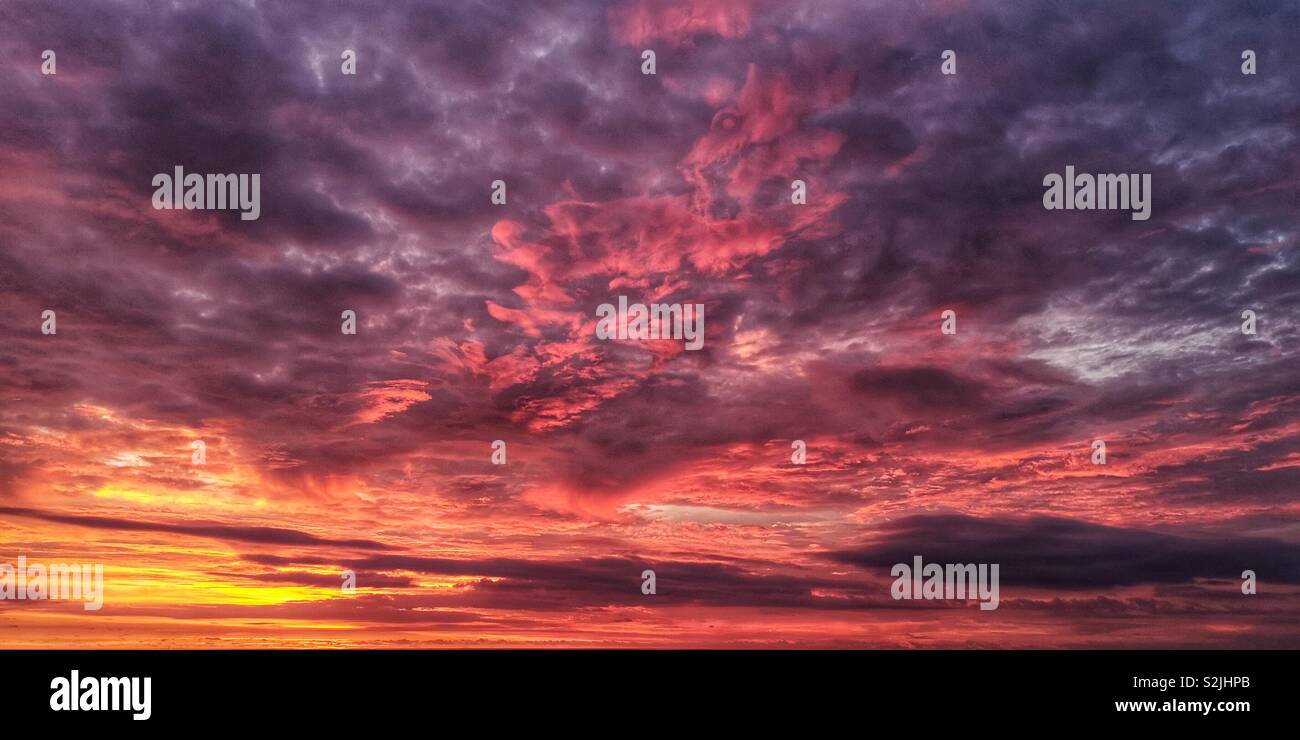 Bunte Himmel und fantastischen Sonnenuntergang Stockfoto