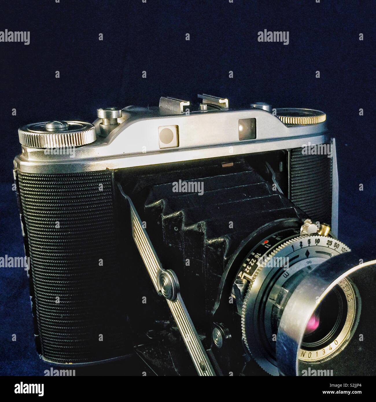 Eine alte Vintage Retro Film Kamera - Smartphone-aufgenommenes Stockfoto