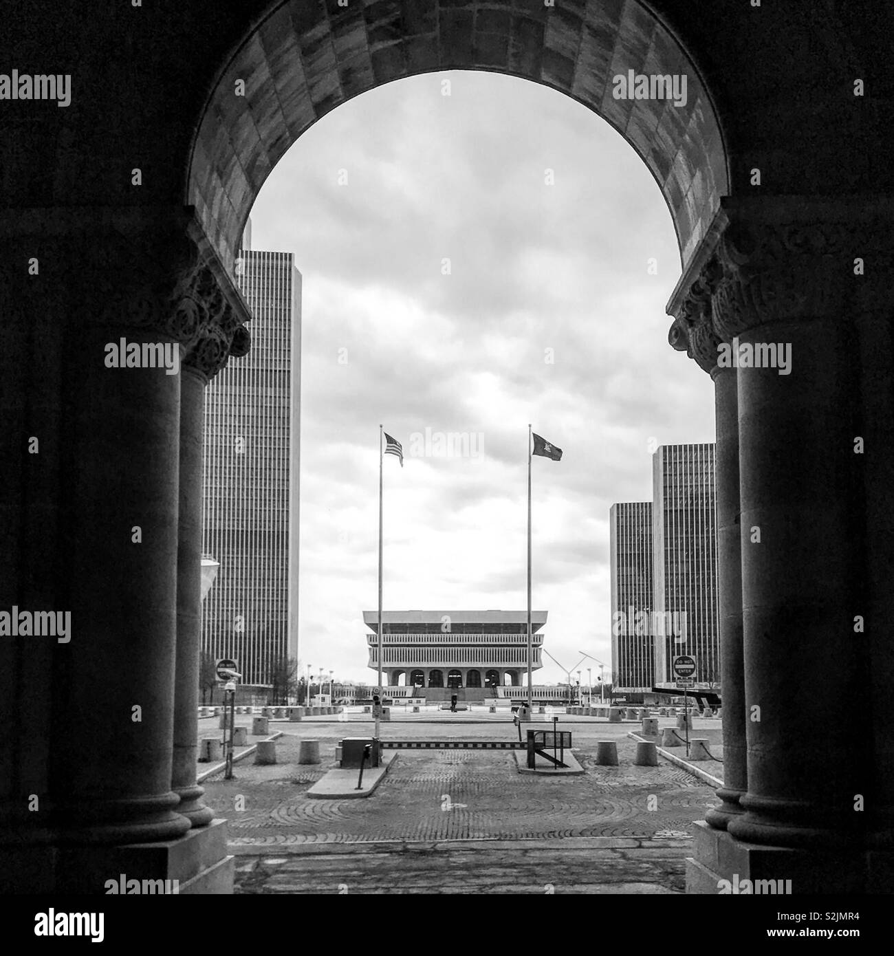 Schwarz-weiß Foto von der New York State Museum, die von der New York State Capitol. Stockfoto