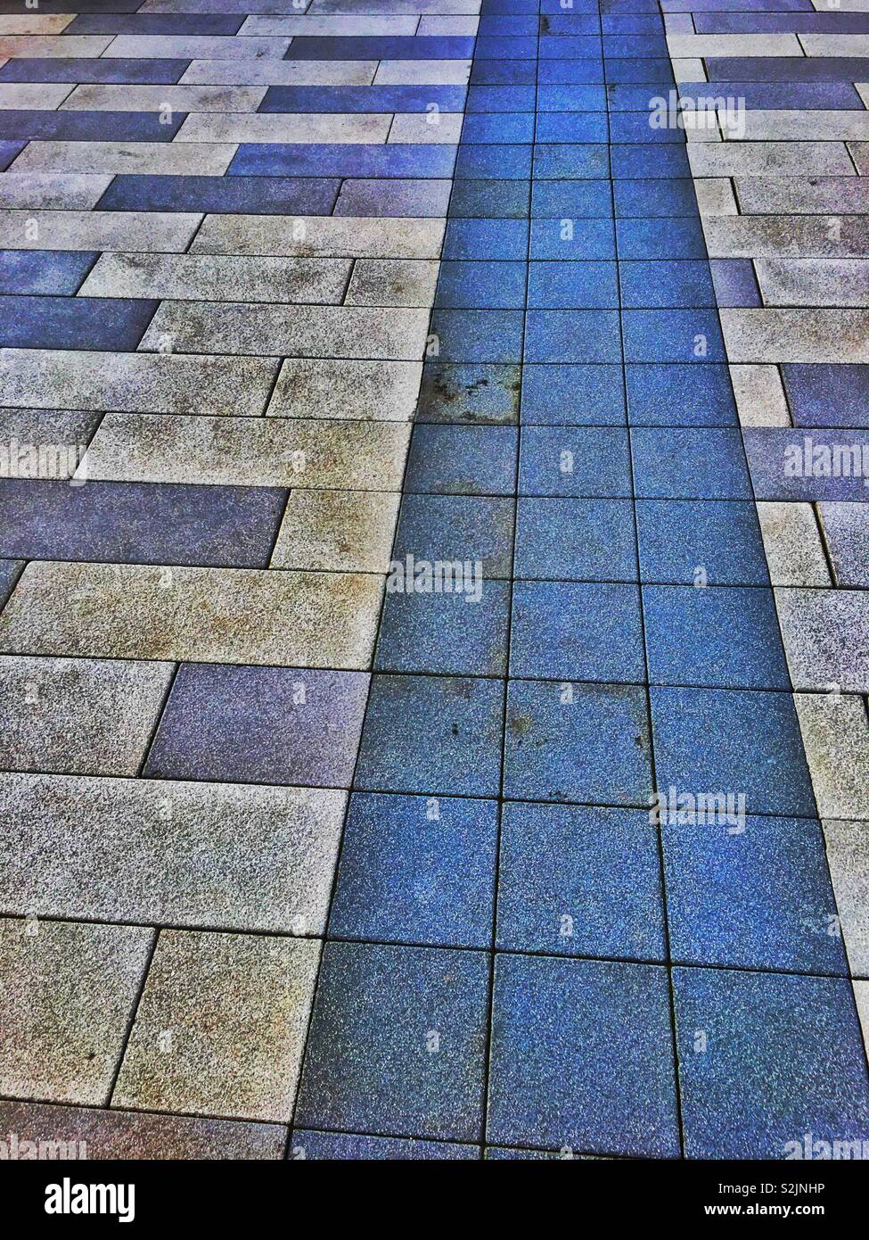 Muster der Bürgersteig/Gehwegplatten, digital geändert Blue zu betonen. Kopieren Sie Platz. Stockfoto