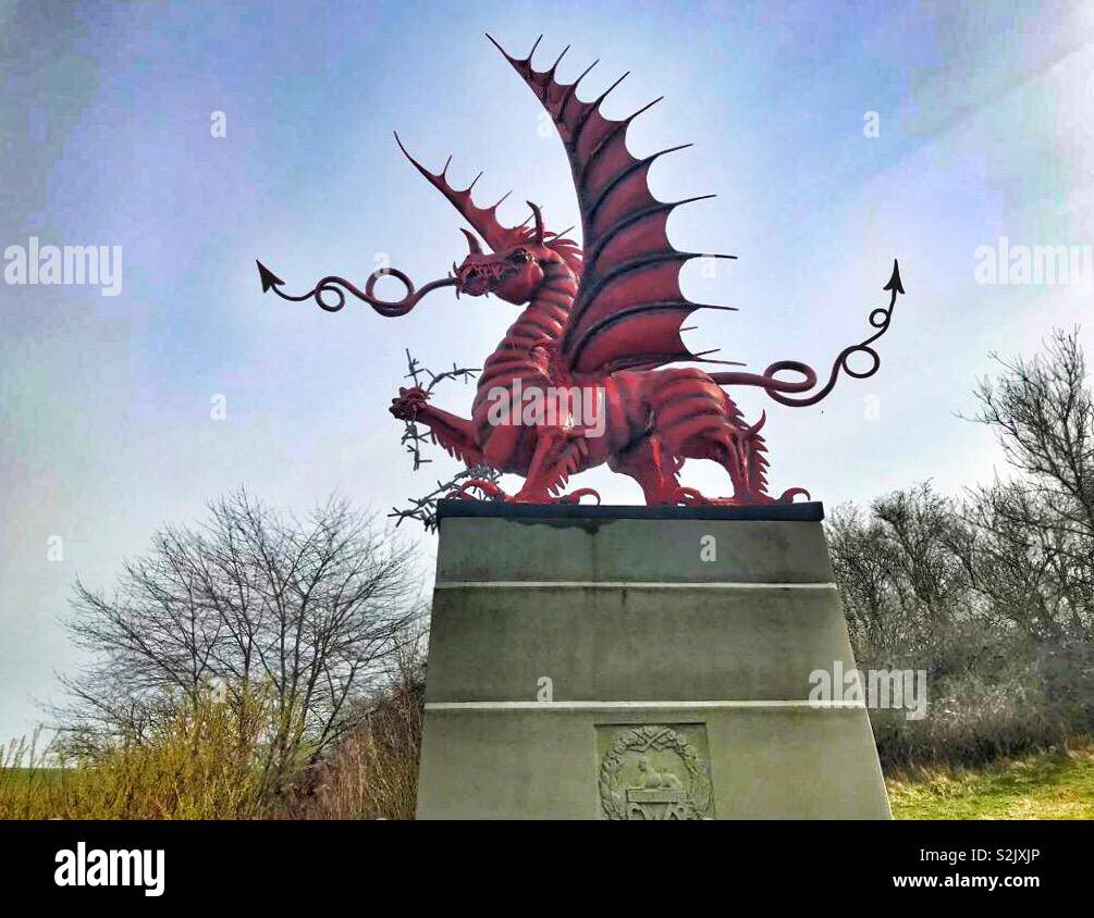 Welsh dragon Denkmal für die Soldaten der 38th Waliser Division, die kämpften und an mametz Holz starb, während der Schlacht an der Somme im Ersten Weltkrieg. Stockfoto