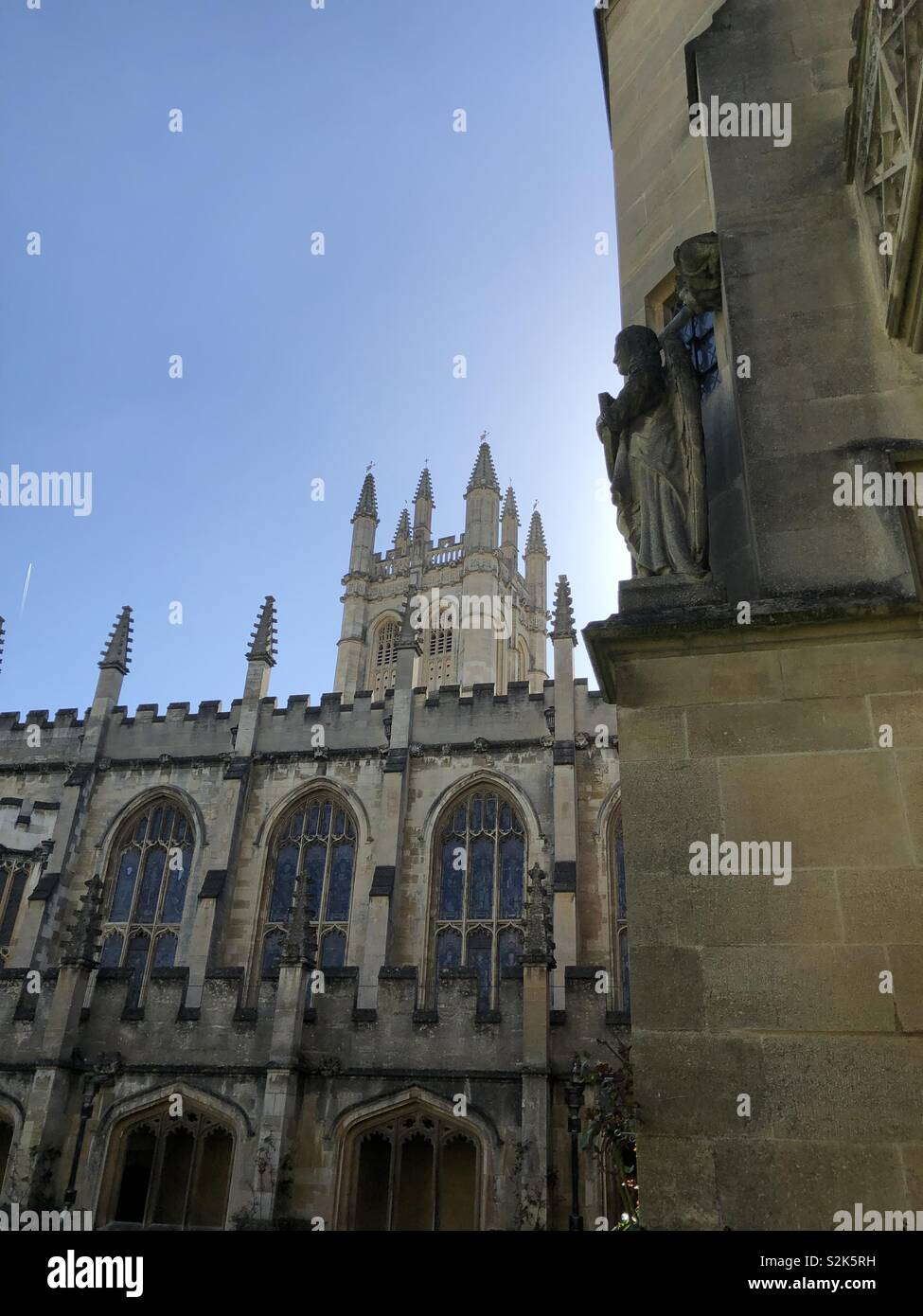 Magdalen College Oxford und Blick auf das Kloster auf dem Weg zur berühmten Turm. Stockfoto