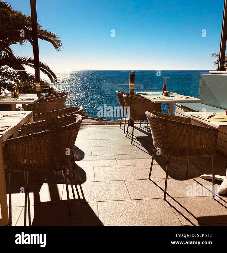 Mallorca Urlaub, Meerblick im Resort von calles de Mallorca vom Hotel Restaurant Stockfoto