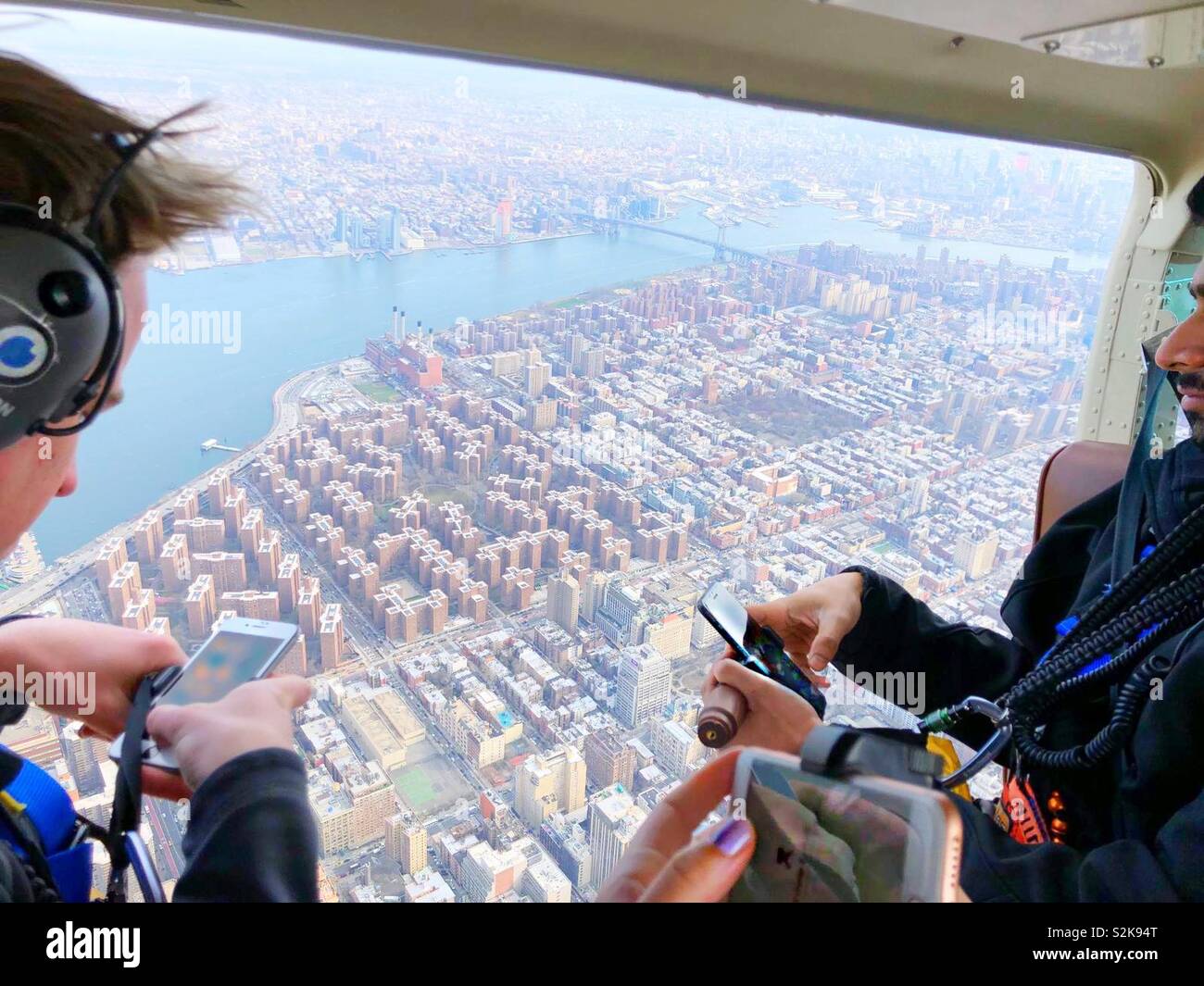 Hubschrauber für den Tourismus. New York City. - Smartphone-aufgenommenes Stockfoto