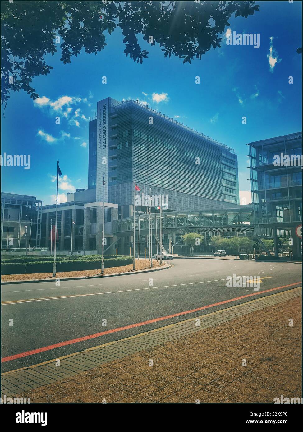 Brücke zwischen dem CTICC 1 und Cticc 2, Vorland, Kapstadt, Südafrika. - Smartphone-aufgenommenes Stockfoto