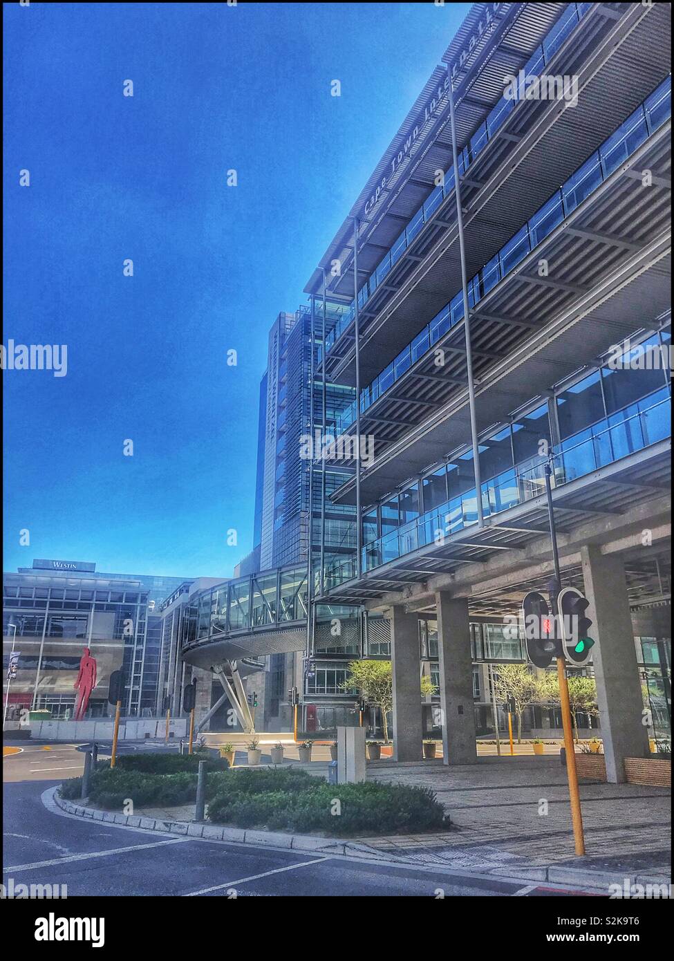 Brücke zwischen CTICC 1 und Cticc 2, Vorland, Kapstadt, Südafrika. - Smartphone-aufgenommenes Stockfoto