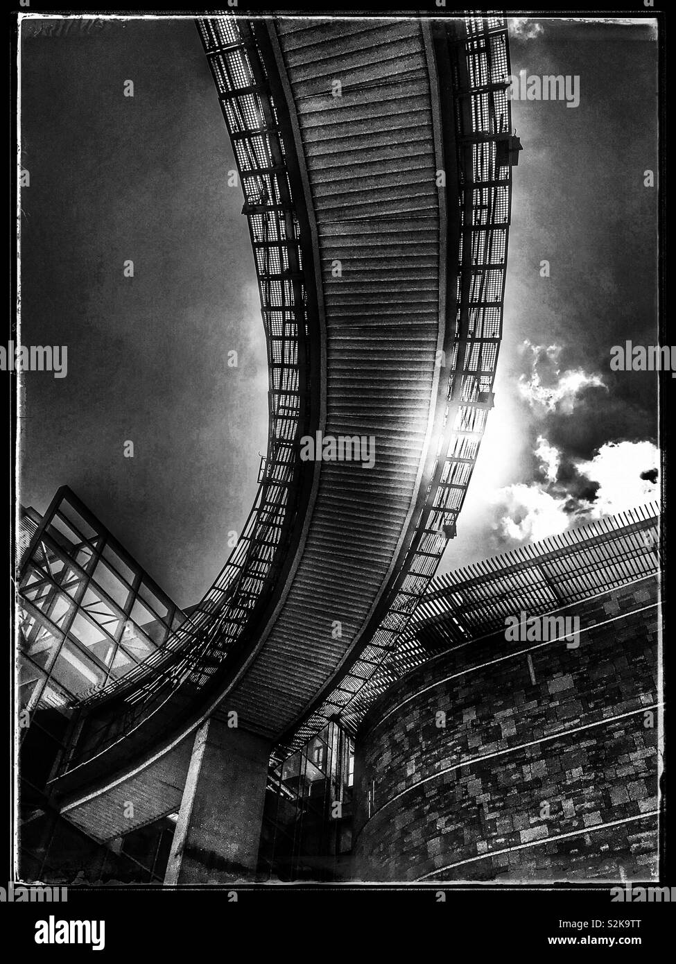 CTICC 2, Vorland, Kapstadt, Südafrika. schwarz-weiß Foto. - Smartphone-aufgenommenes Stockfoto