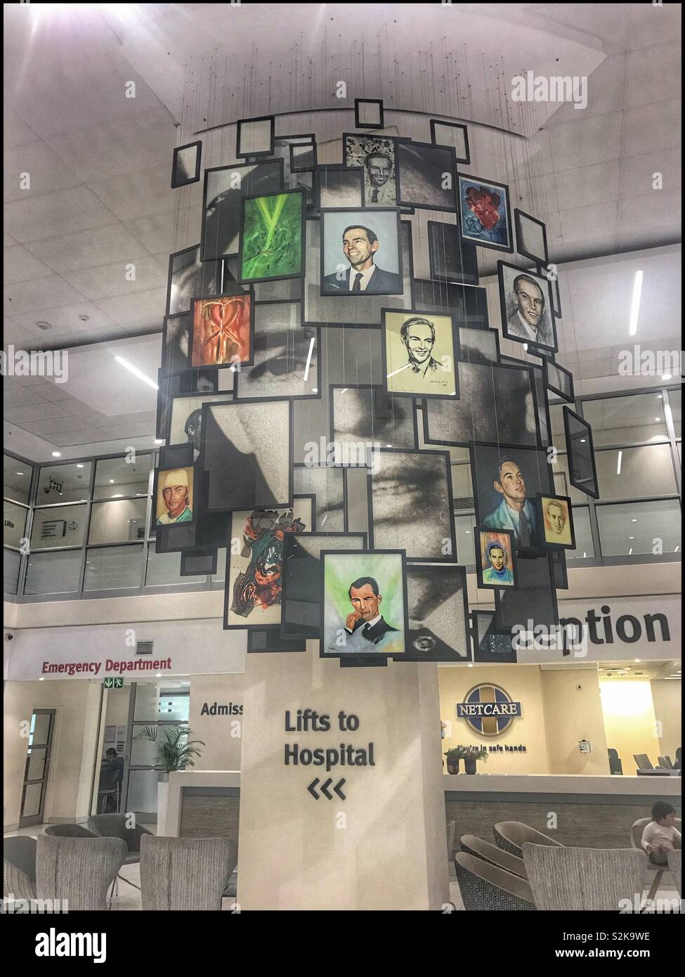 Foyer der Neuen Nedcare Christiaan Barnard Memorial Hospital, Kapstadt, Südafrika. Stockfoto