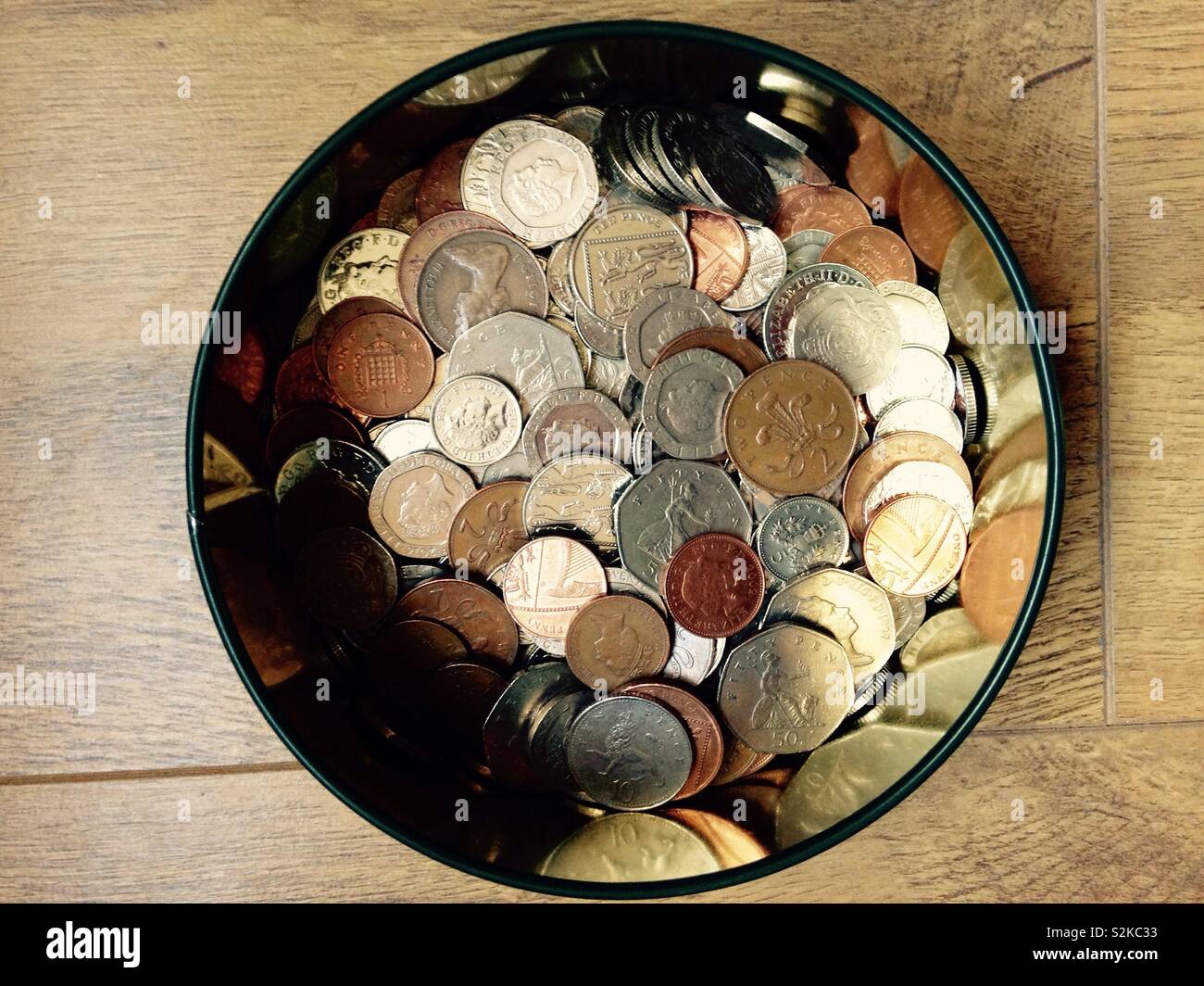 Spenden Zinn - Smartphone-aufgenommenes Stockfoto