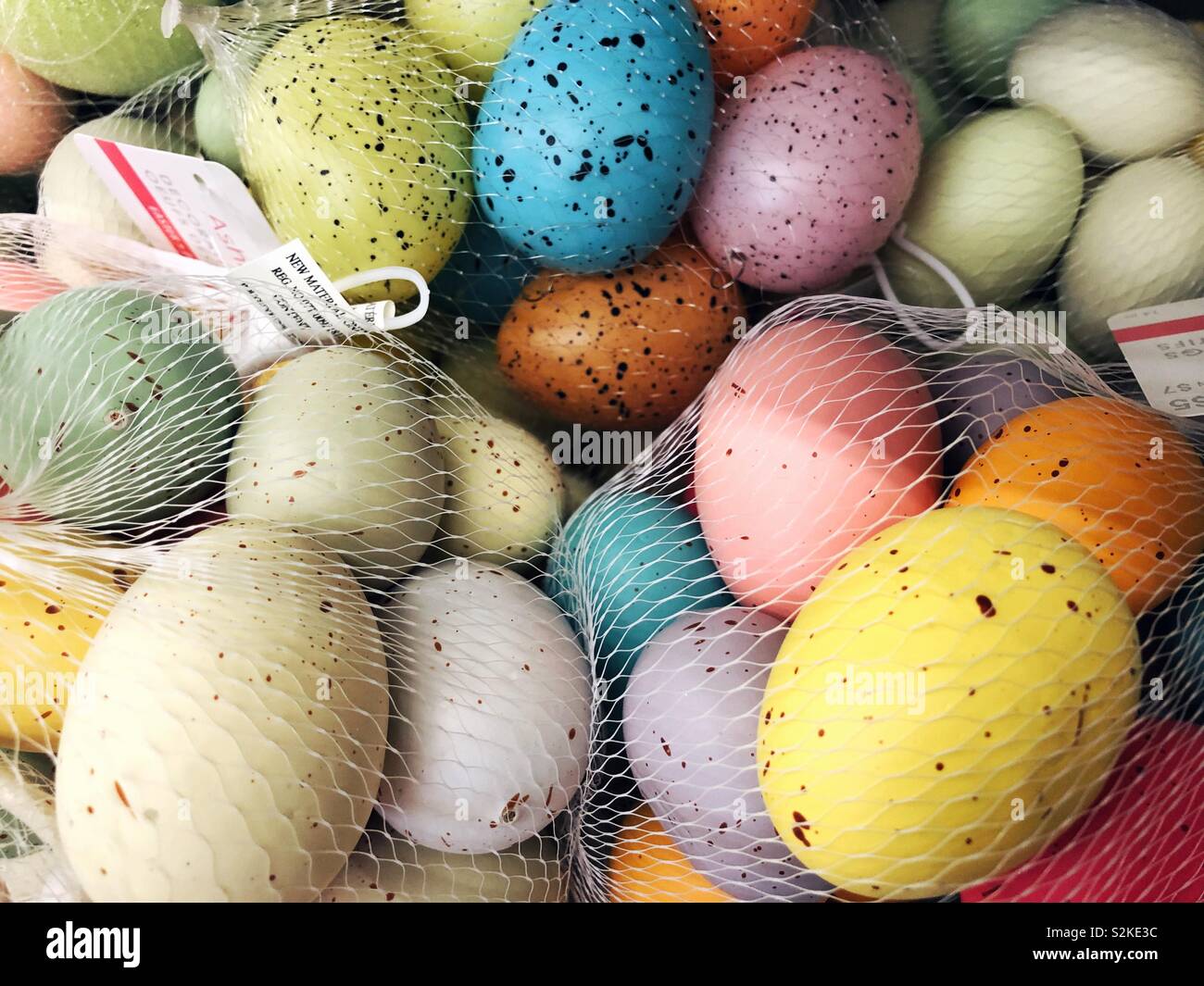 Ostern Eier zum Verkauf im Handwerk zu speichern - Smartphone-aufgenommenes Stockfoto