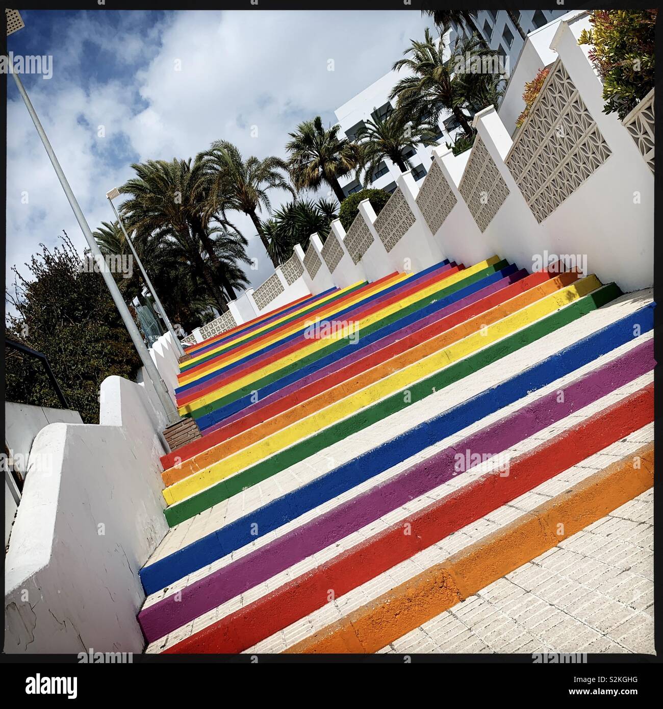 Bunte Schritte in Nerja, Costa del Sol, Spanien - Smartphone-aufgenommenes Stockfoto